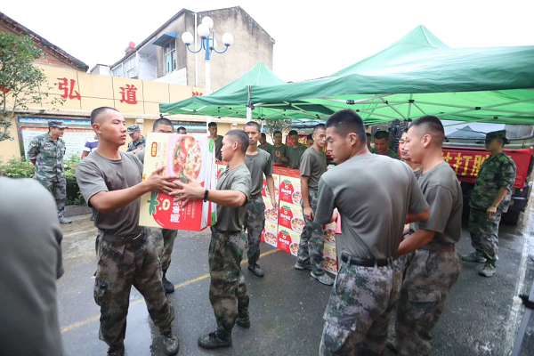 上前线送温暖，6686手机端入口集团赴固始县慰问抗洪一线人民子弟兵